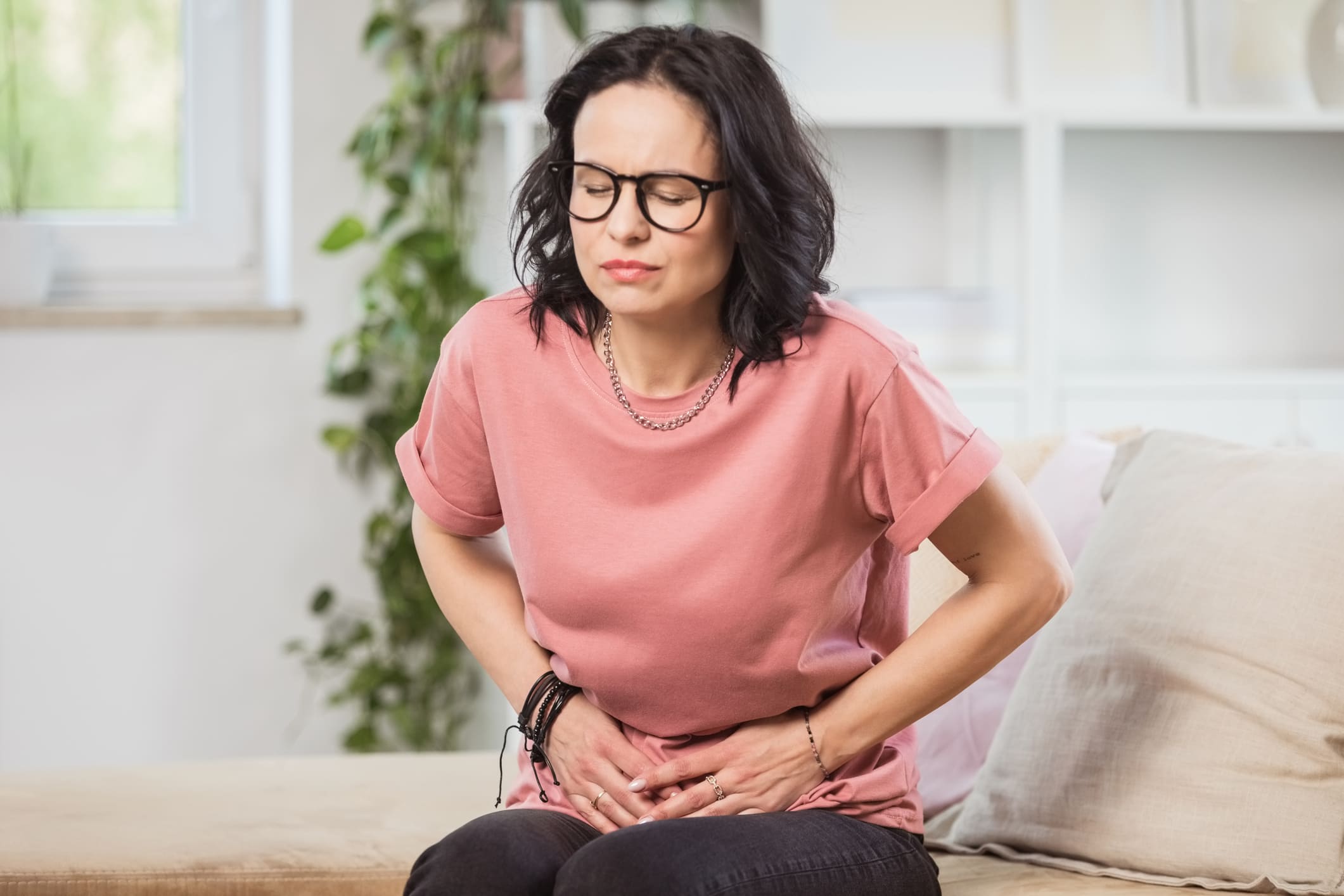 como aliviar dor de barriga em casa